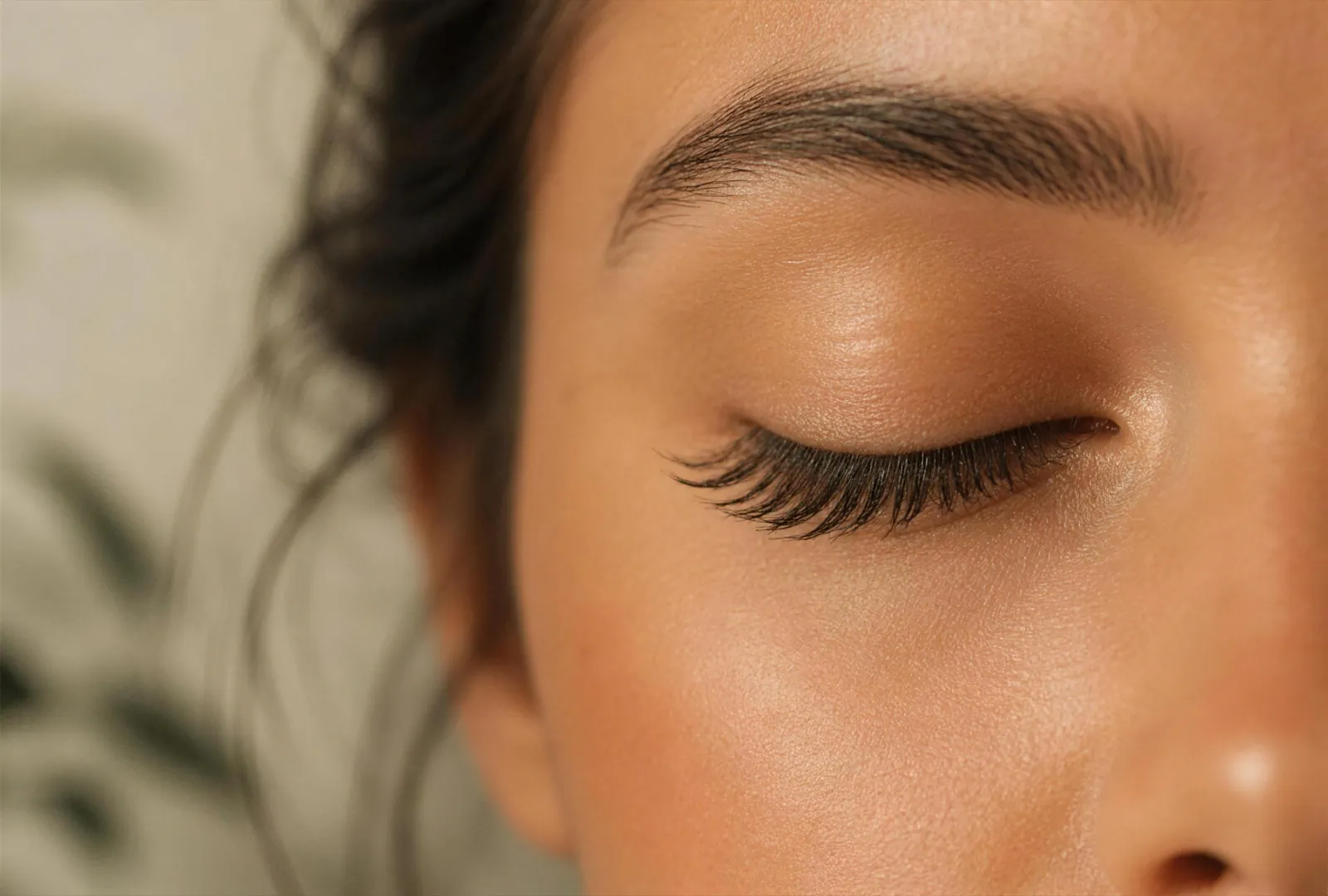 Close-up of naturally lifted lashes — illustrative only